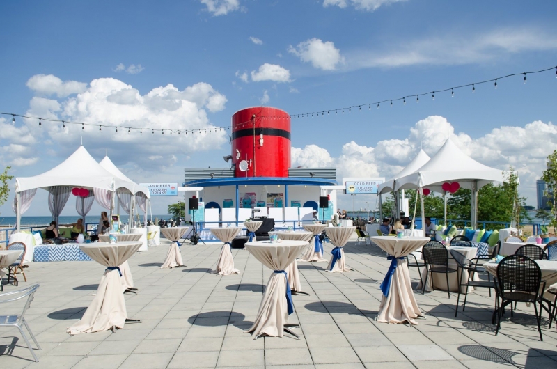 Castaways Bar & Grill